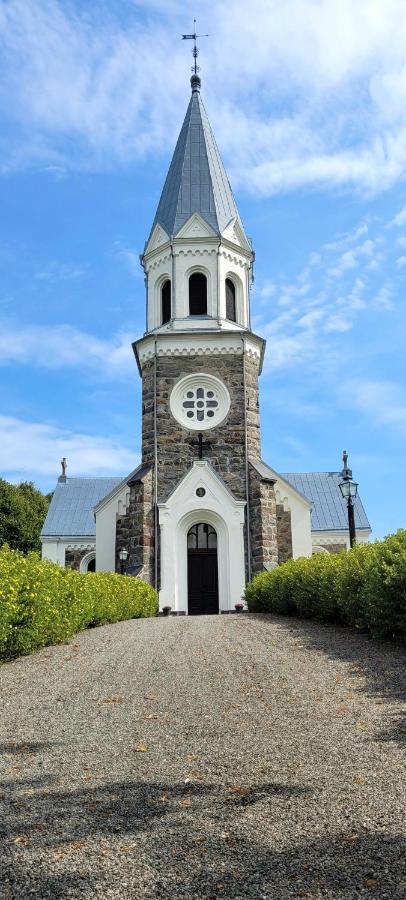Mysigt Hus I Liten By Naera Havet Истад Экстерьер фото